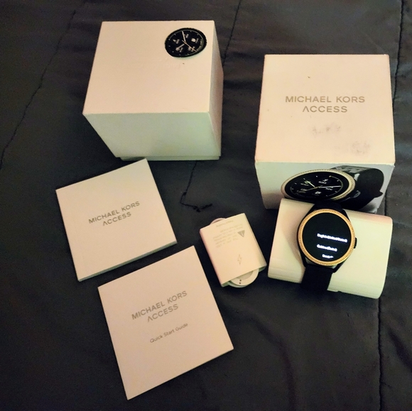 New Michael kors 5th gen 5E MKGO - Picture 4 of 14